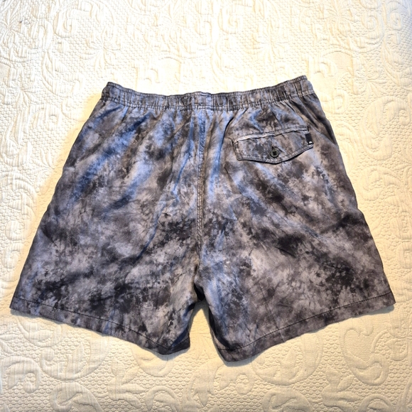 Quiksilver men's size Large gray Volleyshorts, elastic waist, liners, EUC - Picture 2 of 9